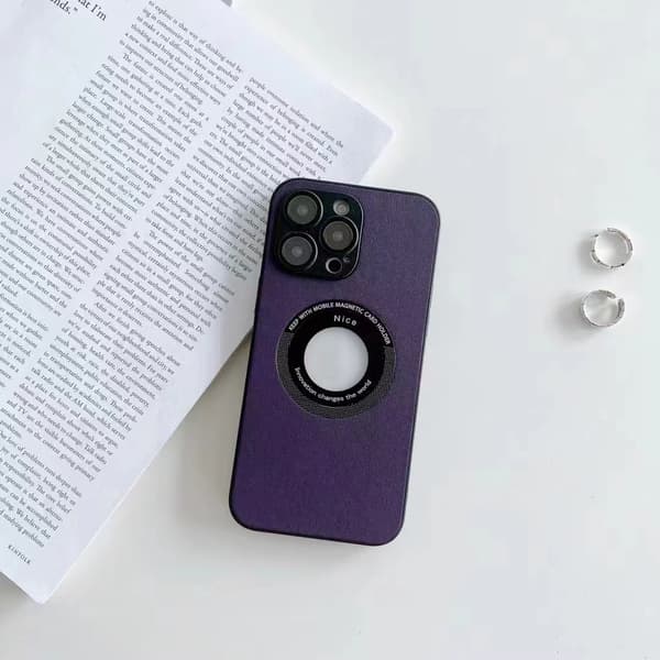 Fodral för iPhone 14 Violett Pebbled läder Magnetisk Saknad etikettlins