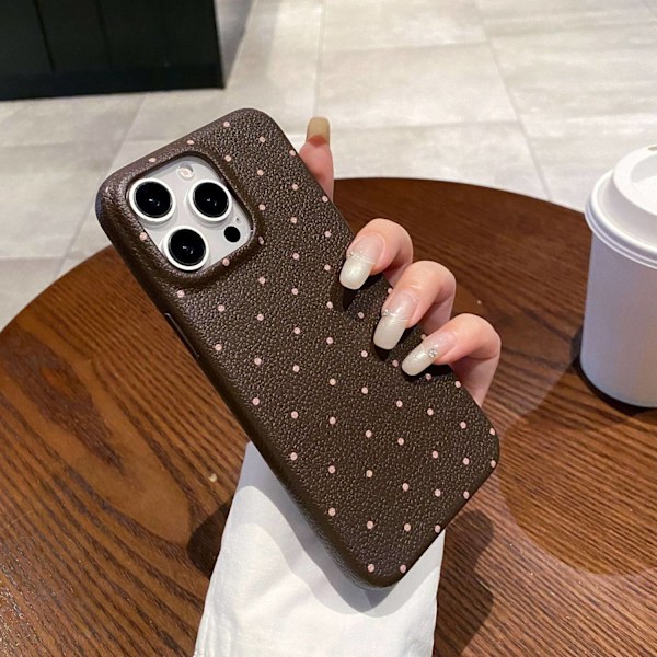Fodral för iPhone 15 Bruna Polka Dots läder vågiga prickar mjuk klassisk