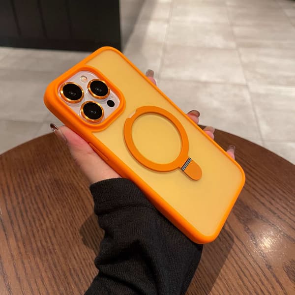 Etui til iPhone 15 Skin Feel Matt Stativ Linsedetalj Oransje