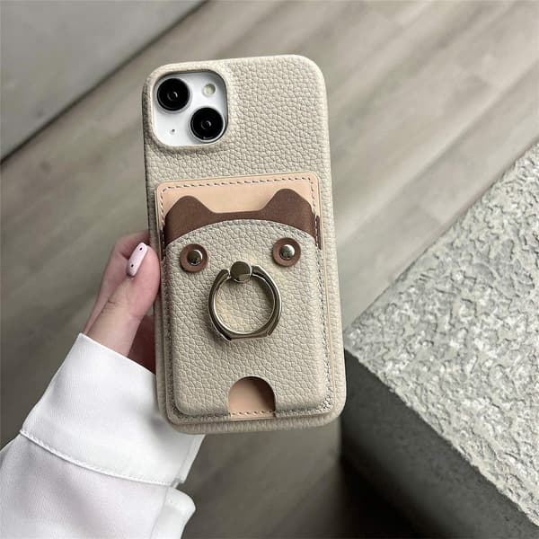 Fodral för iPhone 14 Pro Khaki Läder Söt Nalle Grusad