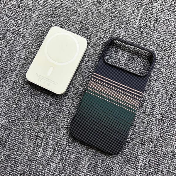 Etui til iPhone 17 Pro kulfibertekstur magnetisk grøn Noz33398