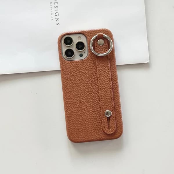 Etui til iPhone 13 brun Pebbled håndleddsringstativ