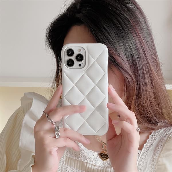 Fodral för iPhone 15 Pro Läder schackruta vit Enkel diamantmönstrad lädertextur ins trepack hårt