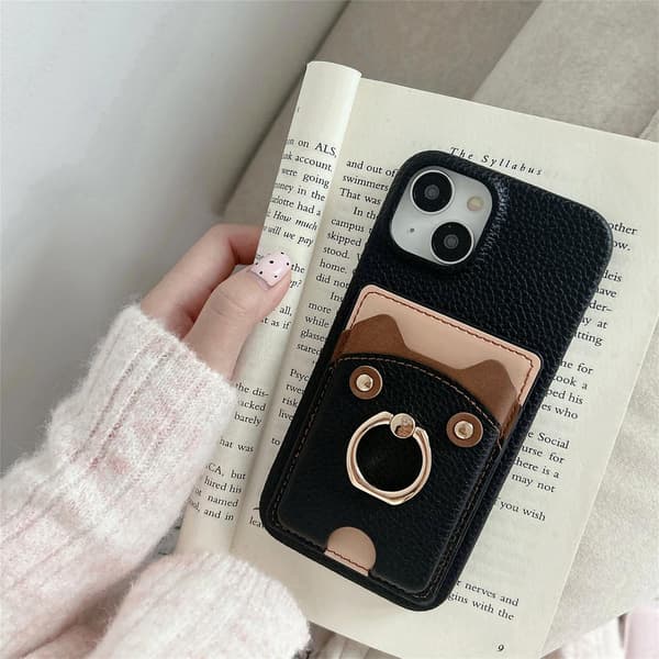 Fodral för iPhone 15 Pro svart Läder Söt Nalle Stenmönstrad
