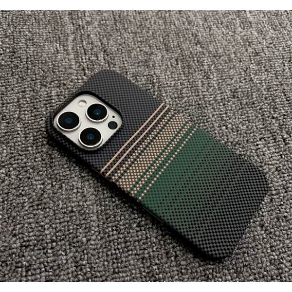 Fodral för iPhone 16 Pro Max Kolfibertextur Magnetisk Slimmad Profil Grön