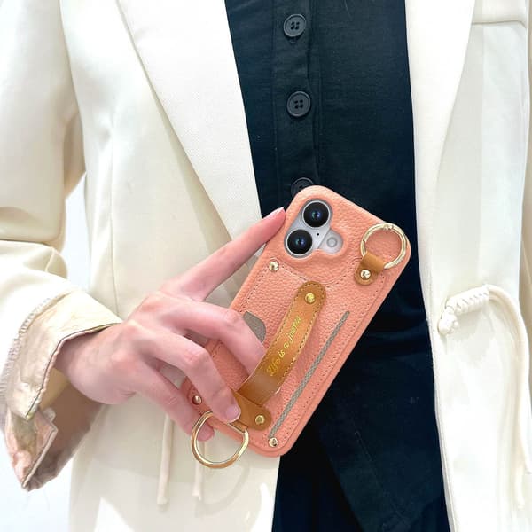 Etui til iPhone 16 Plus rosa Pebbled Håndleddsmaskinvare Spenne Lommebok med Kortholder Stativ Lær