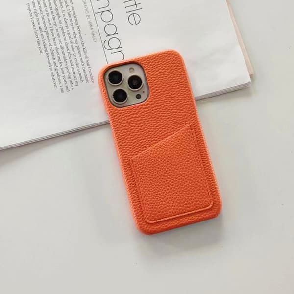 Etui til iPhone 15plus orangefarvet Pebbled Wallet med kortholder klassisk half pack