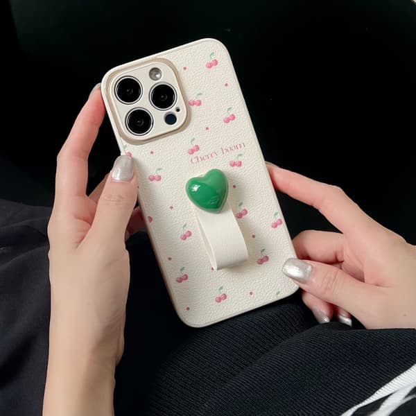 Etui til iPhone 14 Kirsebær + grønt hjerte klassisk kirsebærring lædertekstureret spænde Full-Body