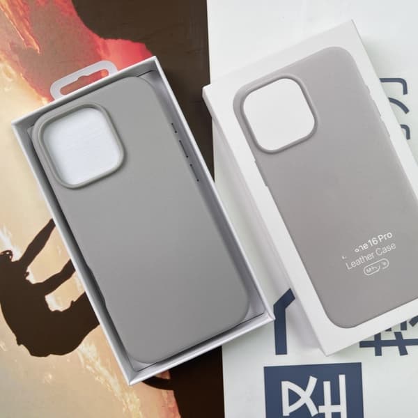 Etui til iPhone 16plus læder kamera touch-knap + animationsstil + LOGO Lysegråt læder Magnetisk pop-up læderanimation