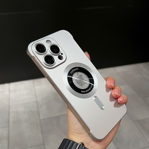 Fodral för iPhone 15 Pro Max Magnetisk Linsdetalj Slimmad Profil Silver