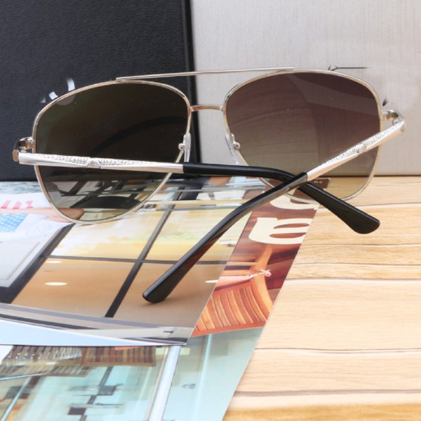 Mode Solglasögon med stor ram UV-skydd Färgfilm Modesolglasögon Metal Aviator Solglasögon Silver frame albuginea