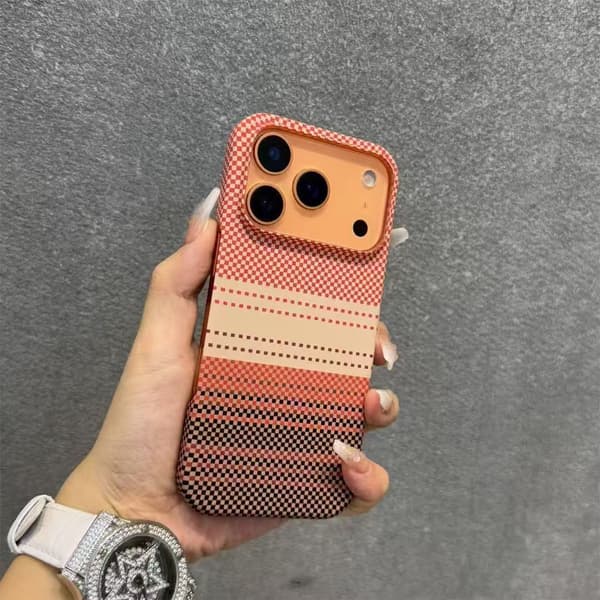 Fodral för iPhone 16 Pro Kolfibertextur Magnetisk Slimmad Profil Orange Noz36024