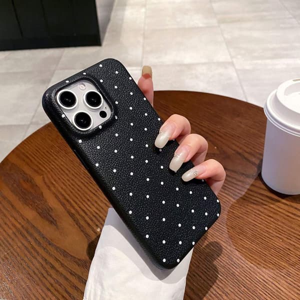 Etui til iPhone 13PRO Sort og hvide prikker læder krusning prikker blødt klassisk
