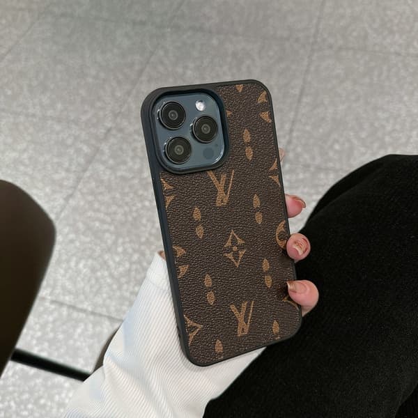 Fodral för iPhone 16plus Brun stor blomma lädertextur