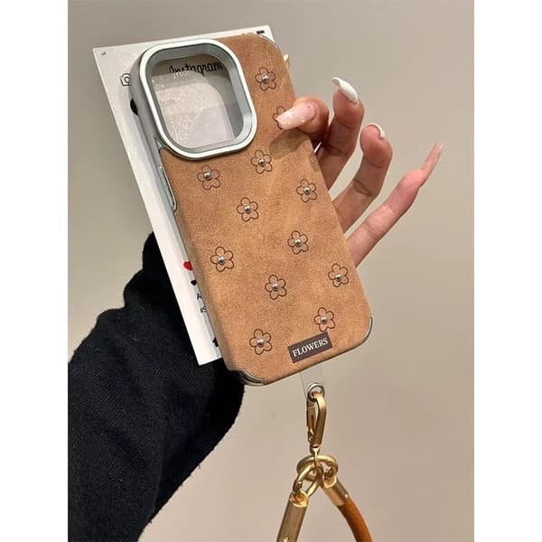Etui til iPhone 16pro Blomst+Stålperle+Armbånd Efterår og vinter brunt læder Sommerfugl knude blomst blød
