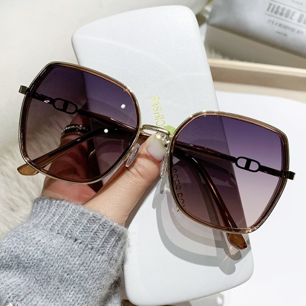 Koreansk stil utomhus Street Shot Fashionabla solglasögon UV-säkra solglasögon Tea ring frame gray dried