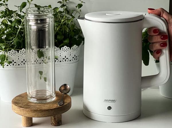 MPM MCZ-105 Sladdlös Vattenkokare Vit