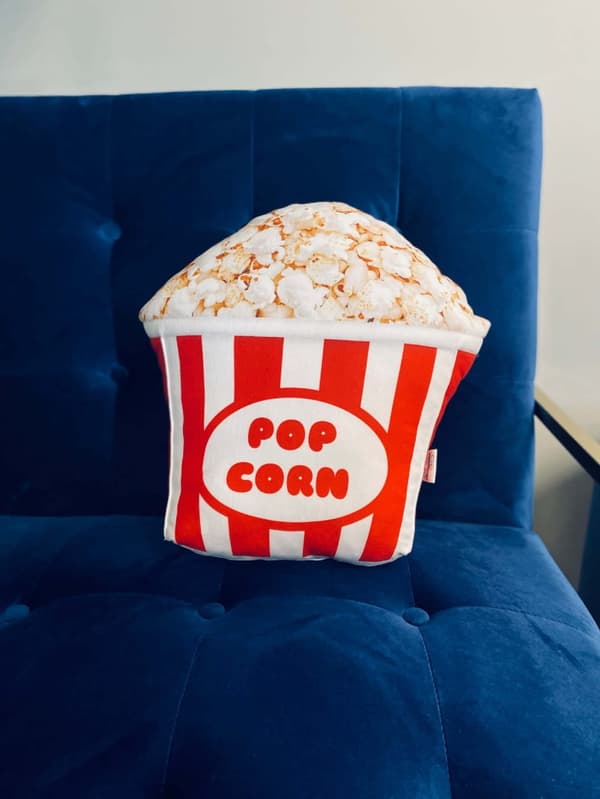Popcorn kudde present för filmälskaren