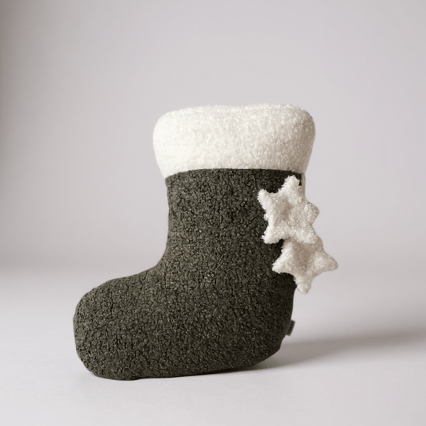 Julstrumpaformad kudde mörkgrön bouclé