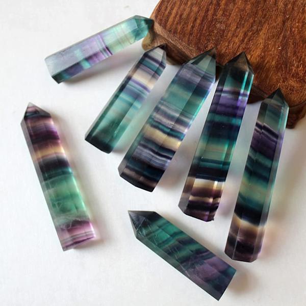 Naturlig hexagonal kristallstav, fluorit Självstående läkande kristallspinnstav, kvartsläkande fluoritstav Sten Lila Grön Gem Reiki null none