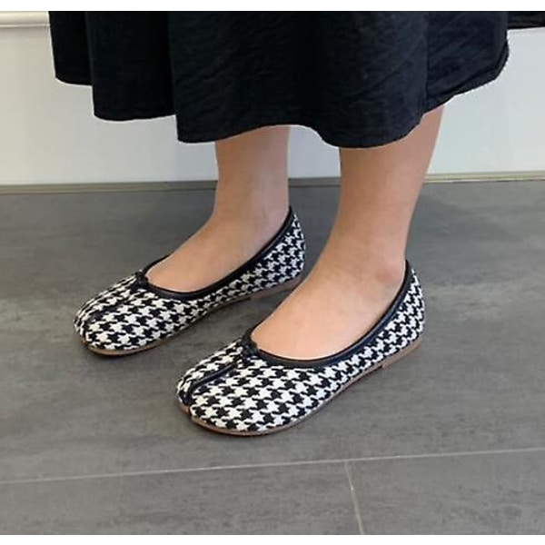 Tabi Ninja Skor Kvinna Mikrofiber Läder Bekväma plattor Delad tå Tofflor Mjuk botten Loafers Rejäla shorts dammockasiner 35-40 white black 9