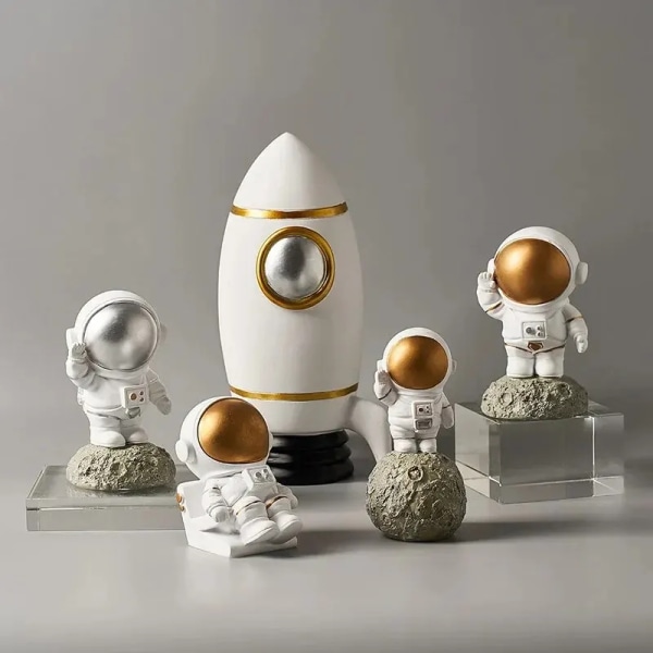 Kreativ Mini Astronaut Statyett För Barnrum Office Dator Skrivbord Dekoration Golden astronaut than finger See Options