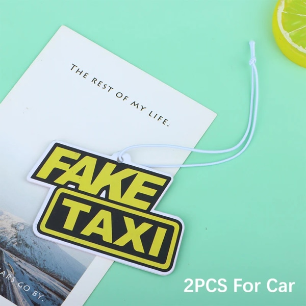Billuftfräschare Bil backspegelhängande Racing Autodoft Parfym Bildekoration Anime-dekor för falska taxi