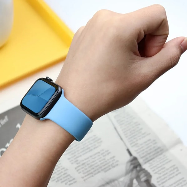 Silikonarmband för Apple Watch armband 44mm 45mm 40mm 41mm 42-38mm 45 mm sportarmband iwatch serie 8 7 6 5 4 3 SE 9 Ultra 2 49mm 37 Wine Red 49mm-42-44-45mm S-M