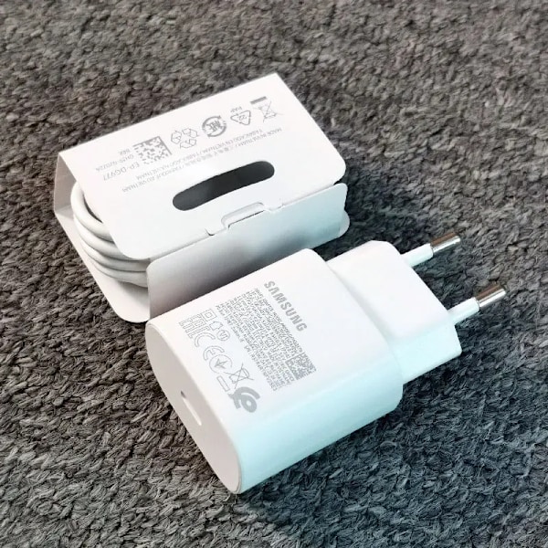 25W Snabbladdare för Samsung A15 A25 A35 A55 A54 M55 A73 Super Snabbladdare Adapter för Galaxy S20 S21 S22 S23 S24 Z Flip Fold 6 5 4 3 White-EU With Cable