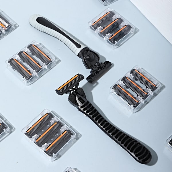 1 rakhyvel + 20-30 st extra påfyllningspatroner 3 blad män rakkniv grå färg Manuell rakapparat för män Barberrakning 24 Extra Refill