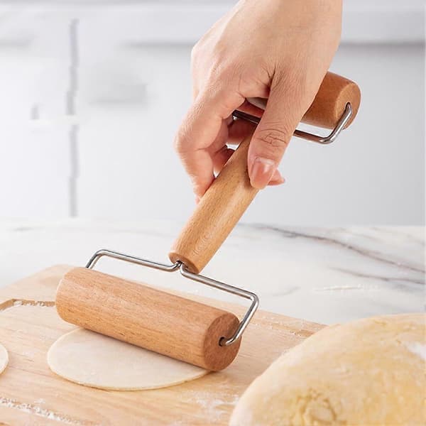 Kjevle i tre, dobbelthodet design for baking av pizza, bakverk, dumplings, kjeks
