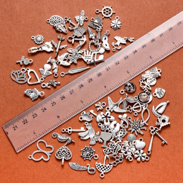 100 st blandade icke-repeterande silver släta metallhängen DIY för halsband Armband hänge Smycketillverkning och hantverk
