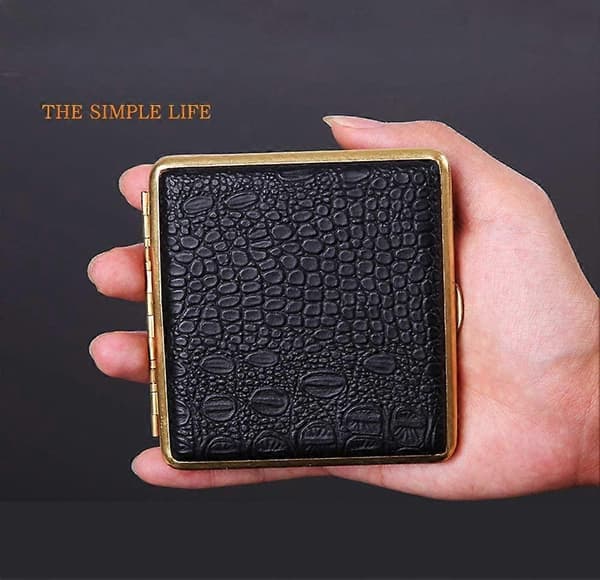 Cigarette case in leather, ultra-thin, portable, advanced anti-pressure cigarette box for men, holds 20 cigarettes