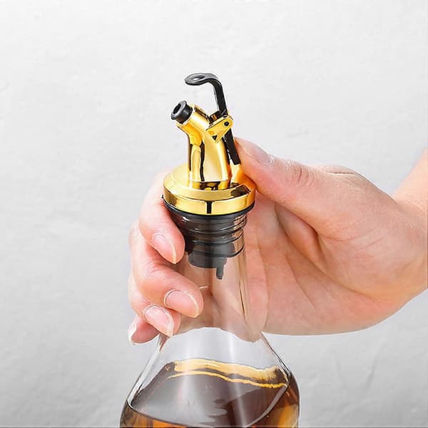Set med 4 läckagesäkra vinflaskhällare och spritproppar med säkert låsbart lock, plastpip