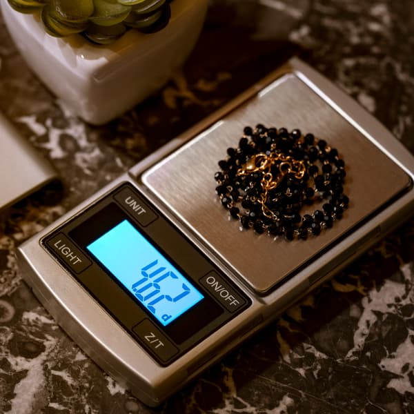 Precision scale with high accuracy and compact design