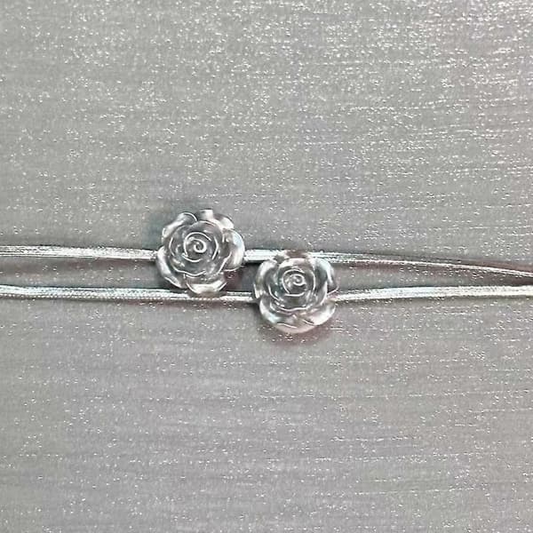 Silverros-halsband, två rosor