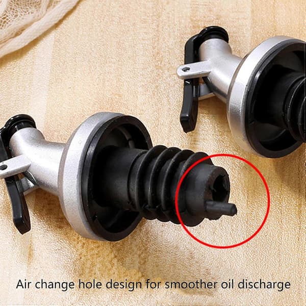 Set med 4 läckagesäkra vinflaskhällare och spritproppar med säkert låsbart lock, plastpip