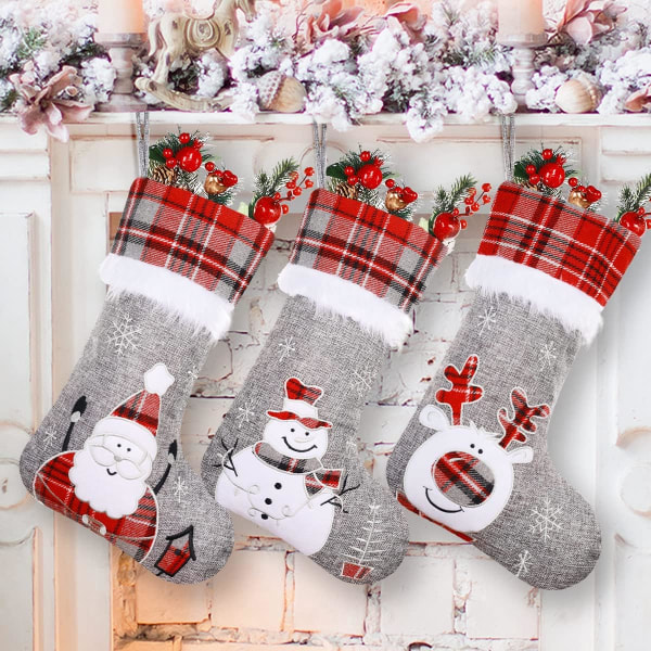 Heyone grå säckväv julstrumpor 3-pack, 18" röd buffelpläd broderad Söt tomte snögubbe Ren stor hängande