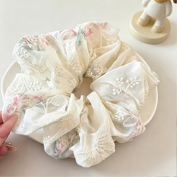 Blomstret Mesh Scrunchie Broderet Stor Hårelastik Blød Elastik til Hestehale og Knold Styling Daglig Brug Vit