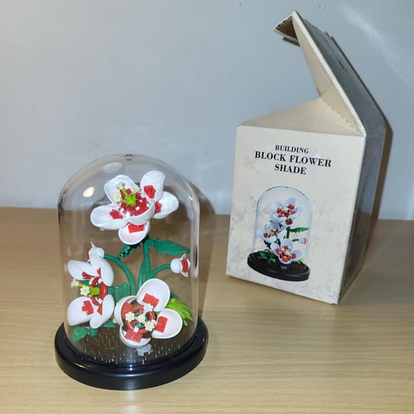Blomsterarrangement (stedmoderblomster)
