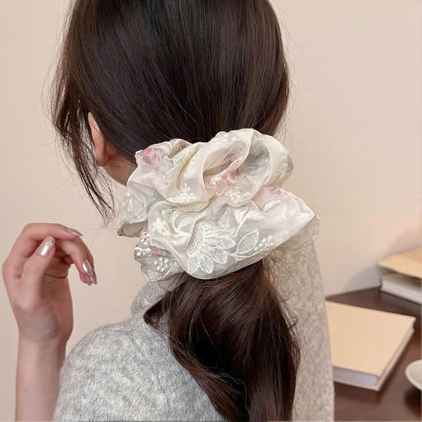 Blomstret Mesh Scrunchie Broderet Stor Hårelastik Blød Elastik til Hestehale og Knold Styling Daglig Brug Vit