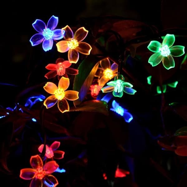 7m 50 LED Hvite Utendørs Solcellelyslenke, Kirsebærblomstform, 8 Moduser Solcelle Hagelys