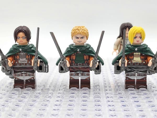 Attack on Titan Minifigur Sæt med Våben og Tilbehør