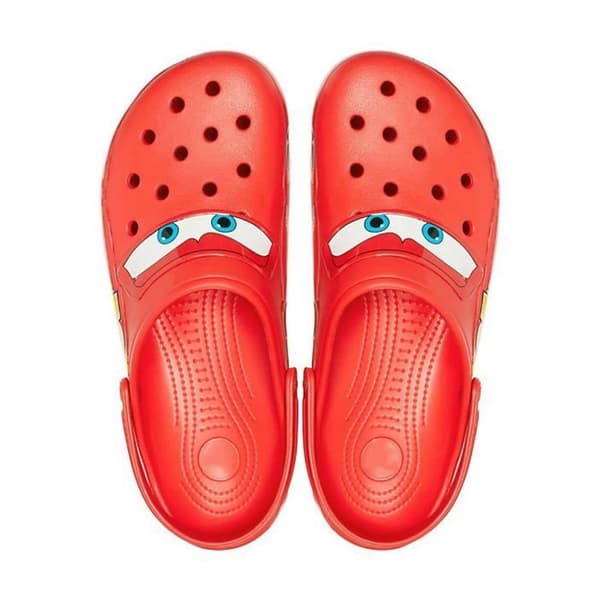 Crocs Lightning McQueen - Salama McQueenin ulkoleikkimökki tohveleilla 37