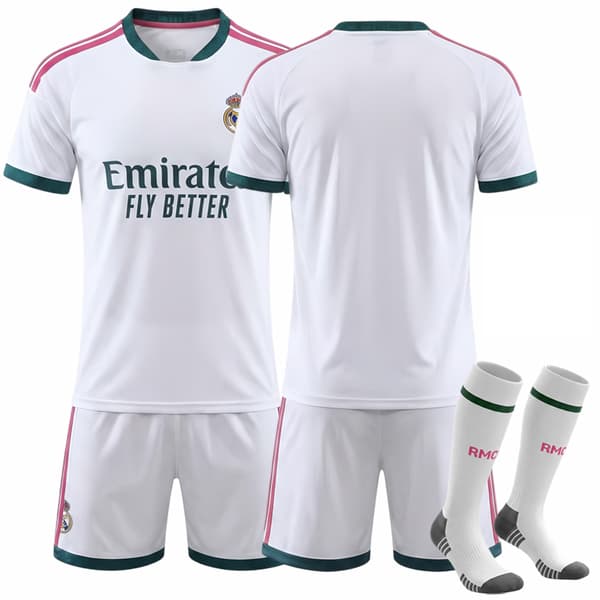 26-27 Real Madrid Hemmefotbollströja Kit med Strumpor Nr.1 COURTOIS 28