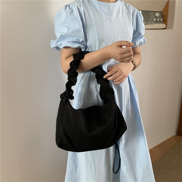 2023 Single-shoulder Pleated Drawstring Canvas Bagwomen Drawstring Shoulder Handbag (black )
