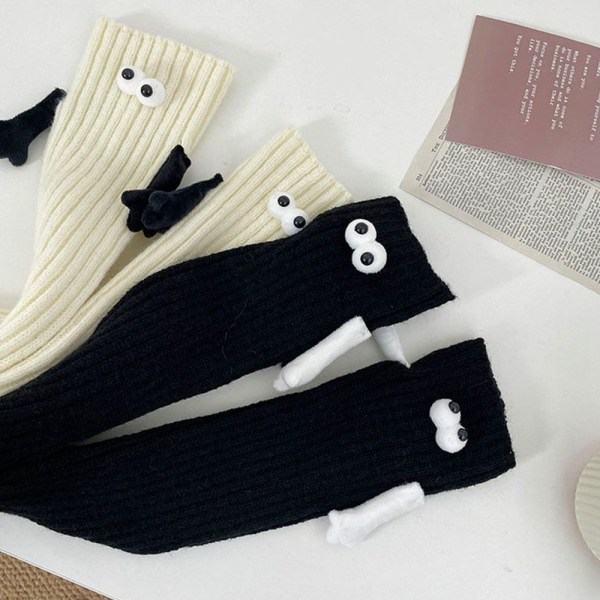 Magnetiska handhållande strumpor täcker par som håller handsockor black