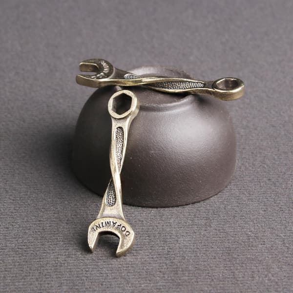 2023 4pcs Key Charm Exquisite Portable Brass Retro Wrench Shaped Keychain Pendant For Men