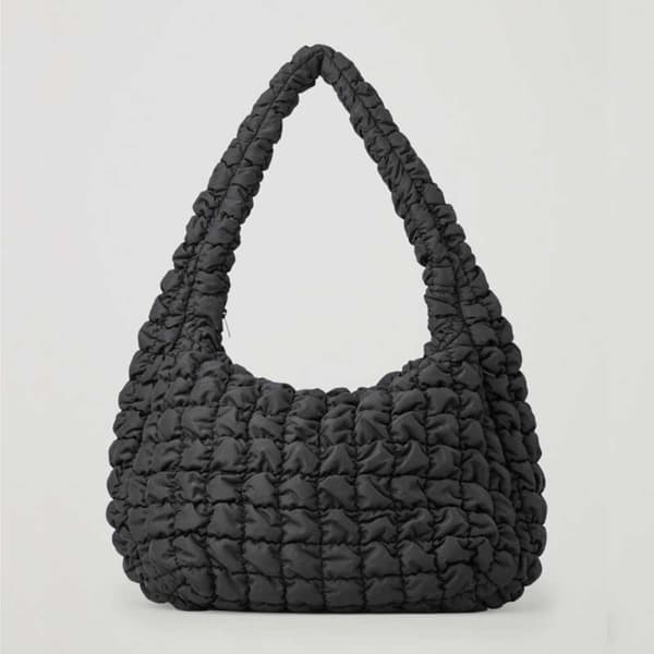 Mordely Plisserad Cloud Bag Axelväska SVART black