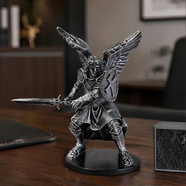 Krigsengel Harpiksstatue - Vinget Soldat for Kontor og Stuedekor Silver E